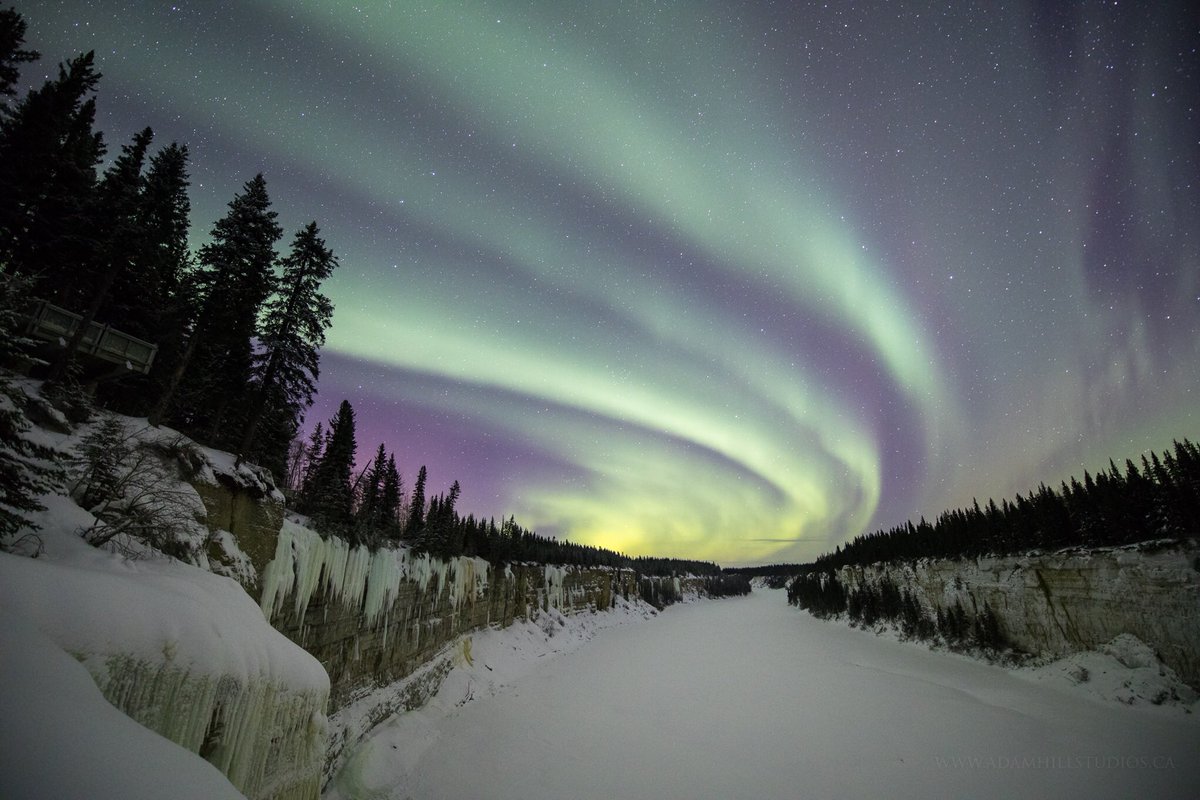 AdamHillPhoto's tweet photo. The #aurora over the #TwinFallsGorge here in the #SpectacularNWT. This is one still in a time lapse of over 1000 photos. #explorcanada https://t.co/7ruajk6bz5