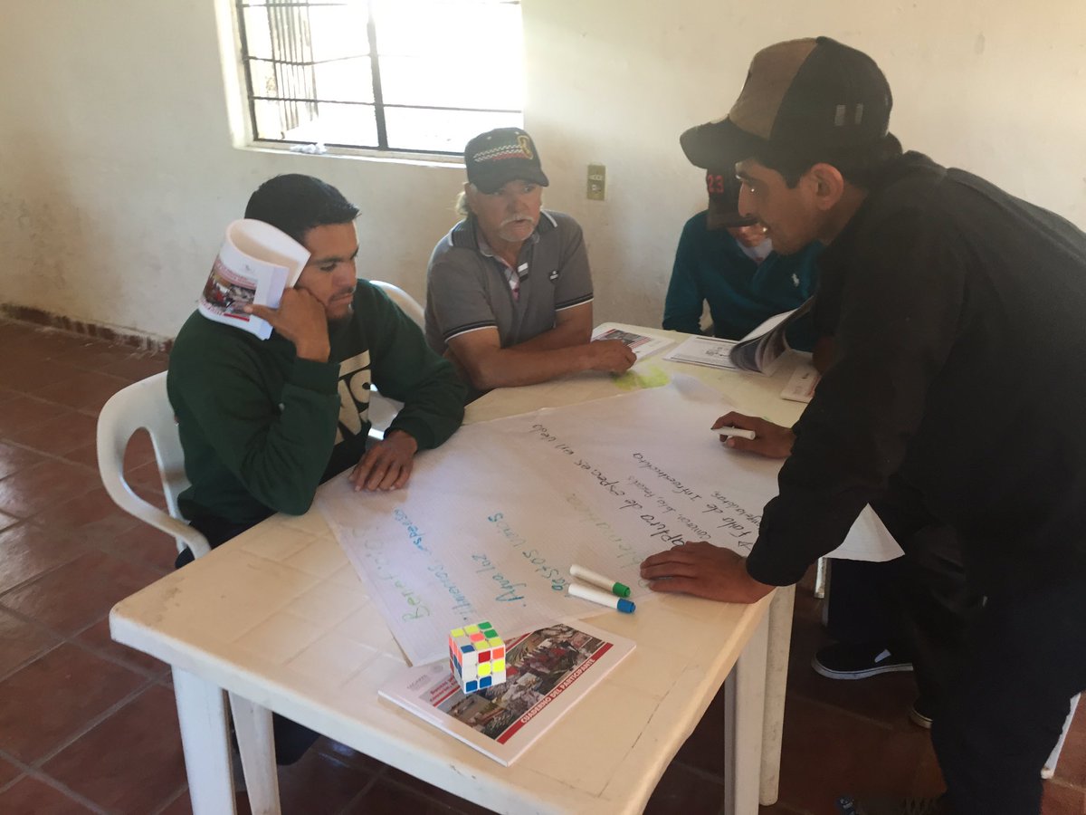 AGME085's tweet photo. Inició taller #PROPESCA El colorado  @propesca_inca @Conapesca @LeticiaInca @sicsic_mar @SAGARPA_mx @QuirinoOC https://t.co/fYnneAvh2v