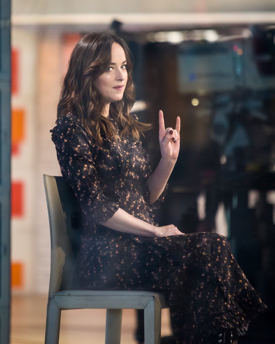 HollywoodTime1's tweet photo. ❌La actriz Dakota Johnson el día de hoy 😎
01/02/17

#DakotaJohnson 
-Guess https://t.co/M5WlzJ7y4l