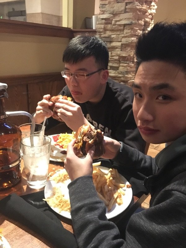 DSJBurger's tweet photo. Special shout-out to our foreign exchange students for getting a real taste of America tonight! #BurgerOn https://t.co/L4P38zQhko