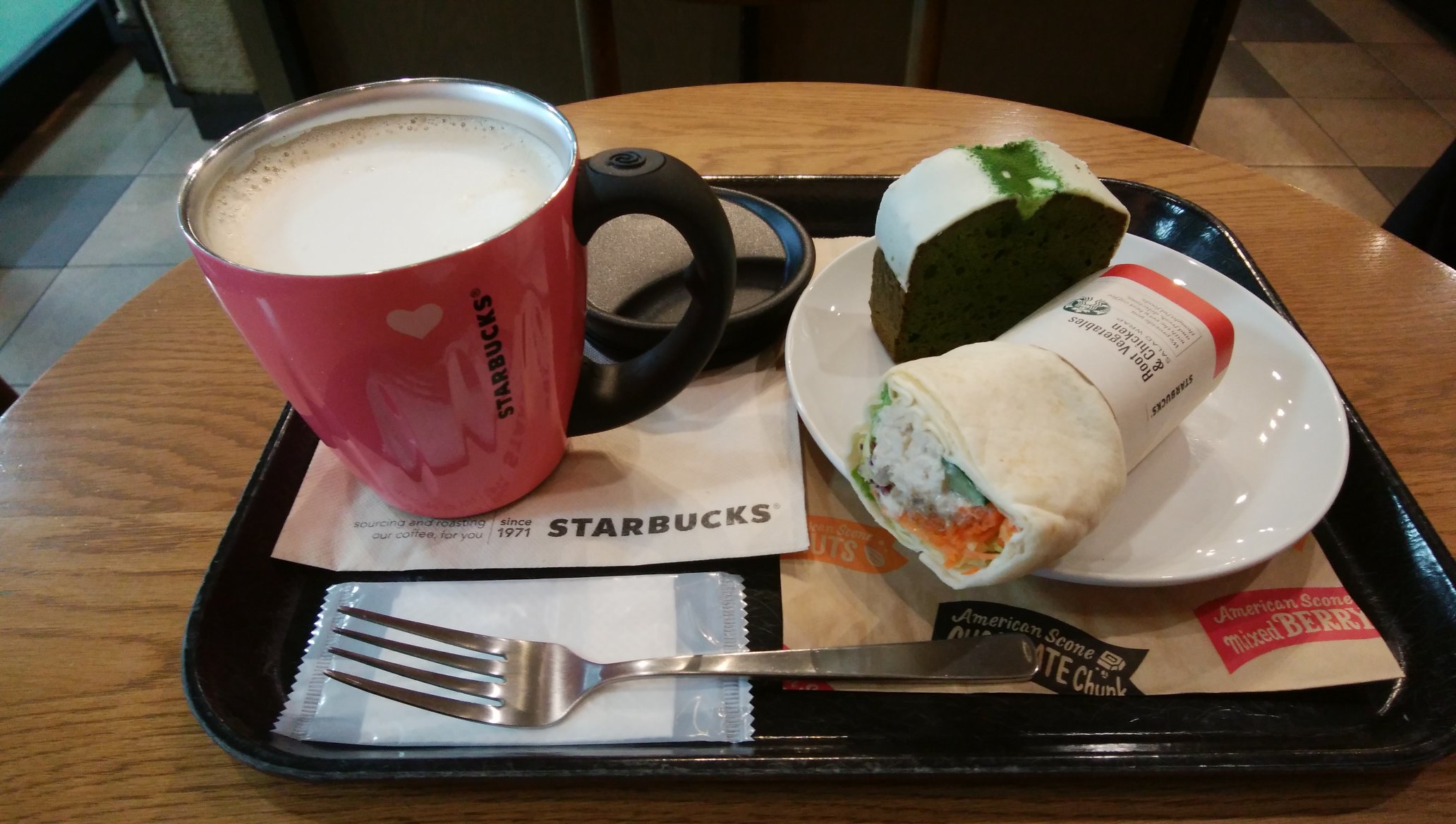 しずちゃん Starbucks東武久喜駅店 ディカフェスターバックスラテ トールサイズ マグカップ持参 サラダラップ 根菜チキン コーヒー エスプレッソケーキ抹茶 お持ち帰りします T Co 9rwitfxucz Twitter
