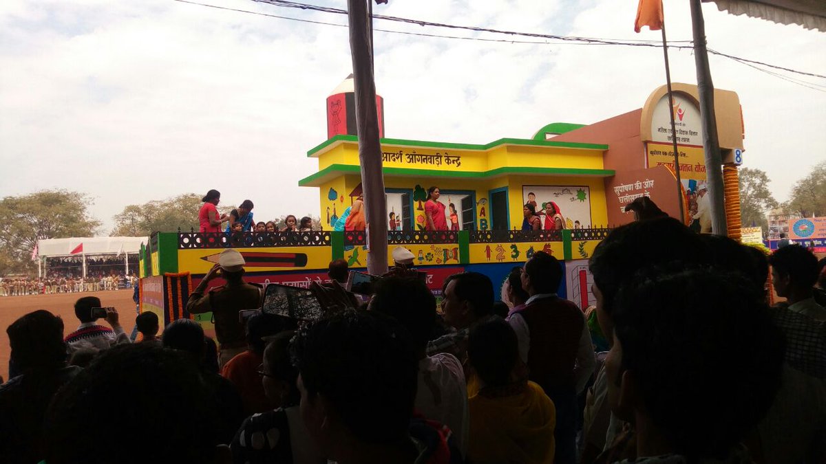 महिला बाल विकास विभाग छत्तीसगढ़ शासन की 26 जनवरी 2017 गणतंत्र दिवस की झाकी।