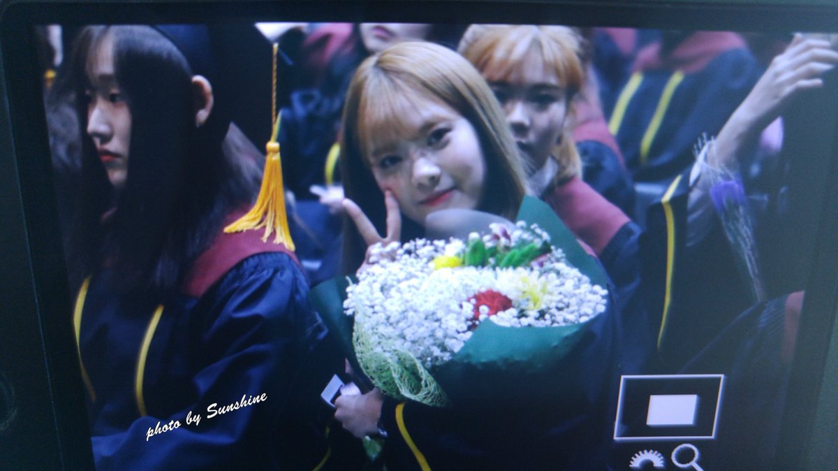 980715com's tweet photo. 170202 졸업식 프리뷰 @officialomzm
시현아 졸업 축하해!
#강시현 #올망졸망 #OMZM https://t.co/NJ5YoEjgwY