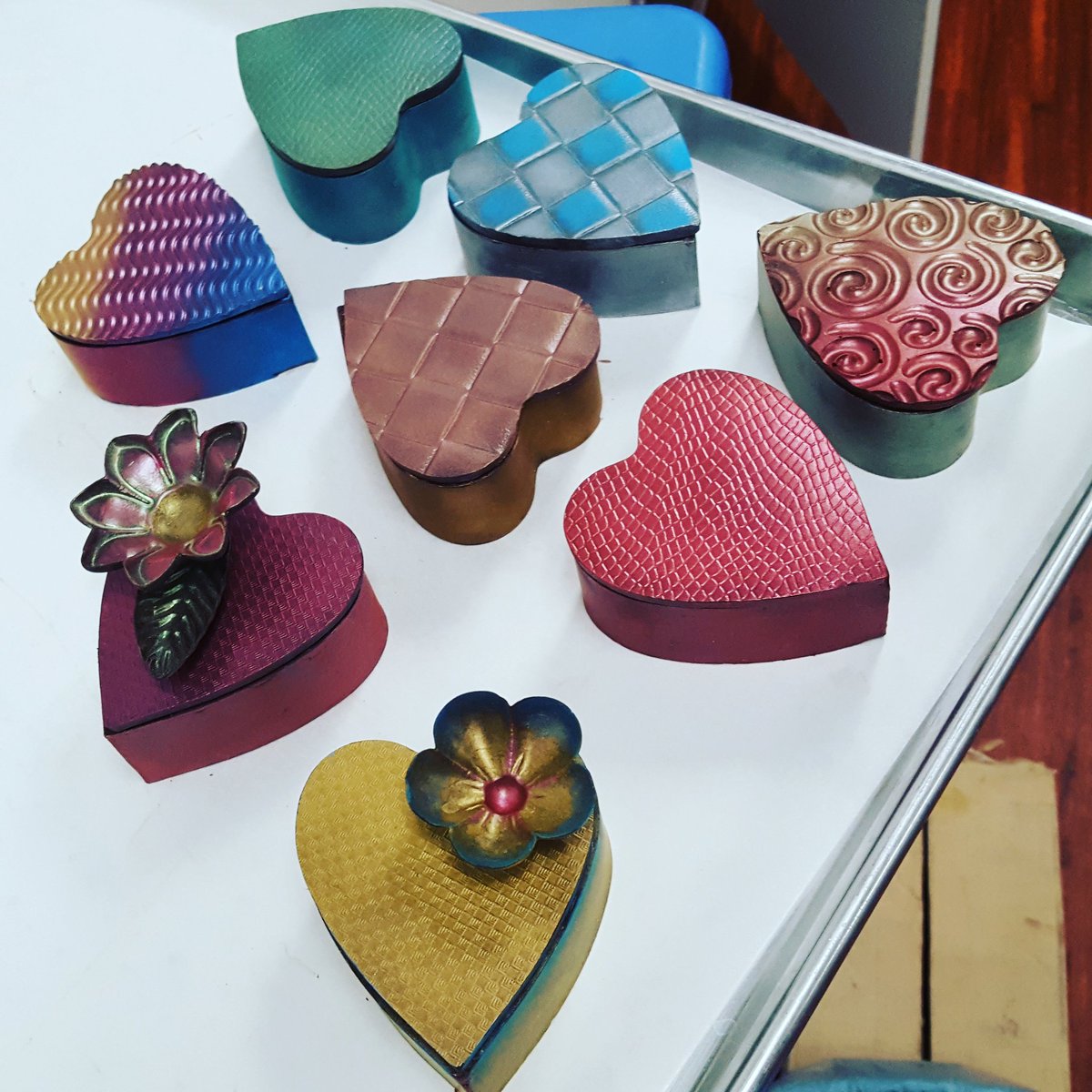 ChocolateManLFP's tweet photo. Are you ready for Valentine's Day? We have dark chocolate heart boxes! Get them while they last! #ValentinesDay #chocolateisawesome https://t.co/hteSB01Z13