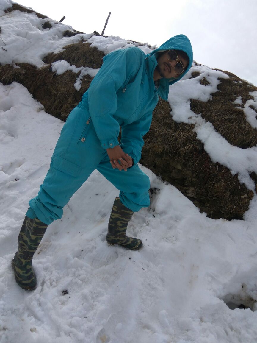 Shashank00Singh's tweet photo. #kufri #hillstation #snow #navylook https://t.co/bGeErLTM1D