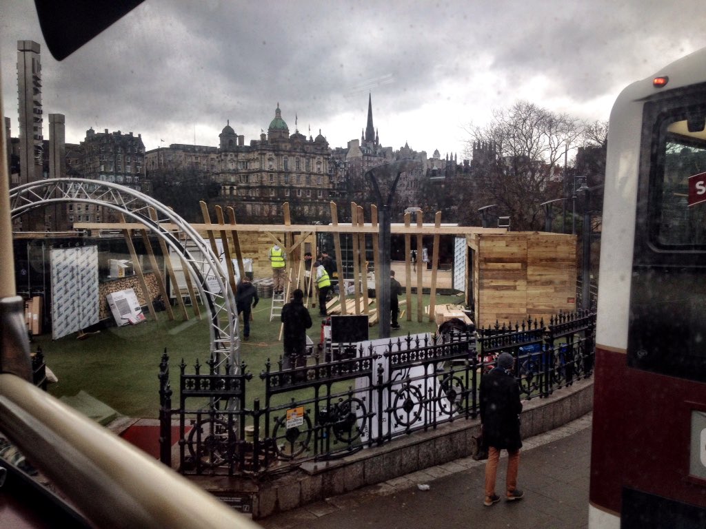 LiamRudden's tweet photo. A new 'pop up' / outdoor bar for Princes Street, #Edinburgh, it appears.
#ApresBar https://t.co/jyJcnLna20