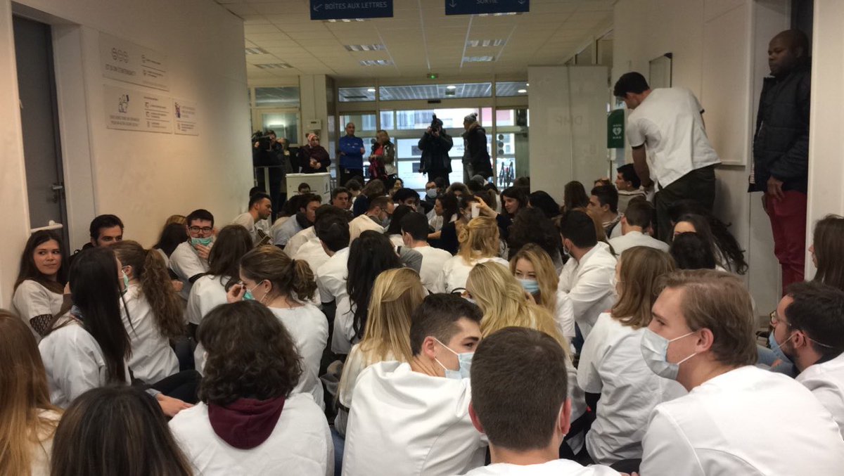 juleyder's tweet photo. Sitting à la CPAM de Strasbourg, tous mobilisés! #DENTger https://t.co/P86XQgIvL6