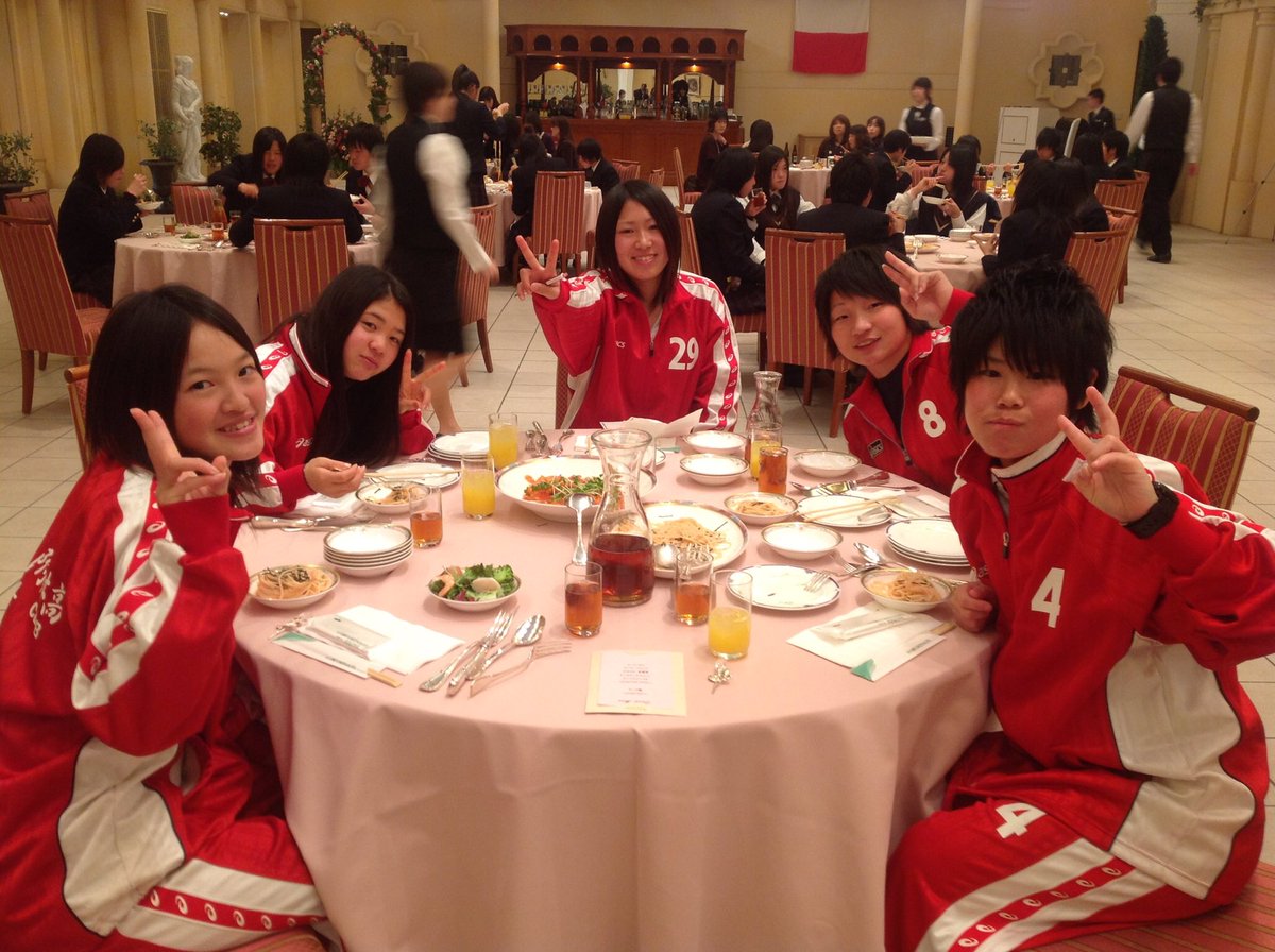 福井工業大学附属福井高校女子サッカー部 22歳石田まどかです １年間みんなありがとうw練習中ちょっかいかけてごめんなさい 笑 Germany で頑張ります 拉致に会ったらお金の準備だけお願いします 最後にみんな まどが日本に帰って来るまでに久保先生