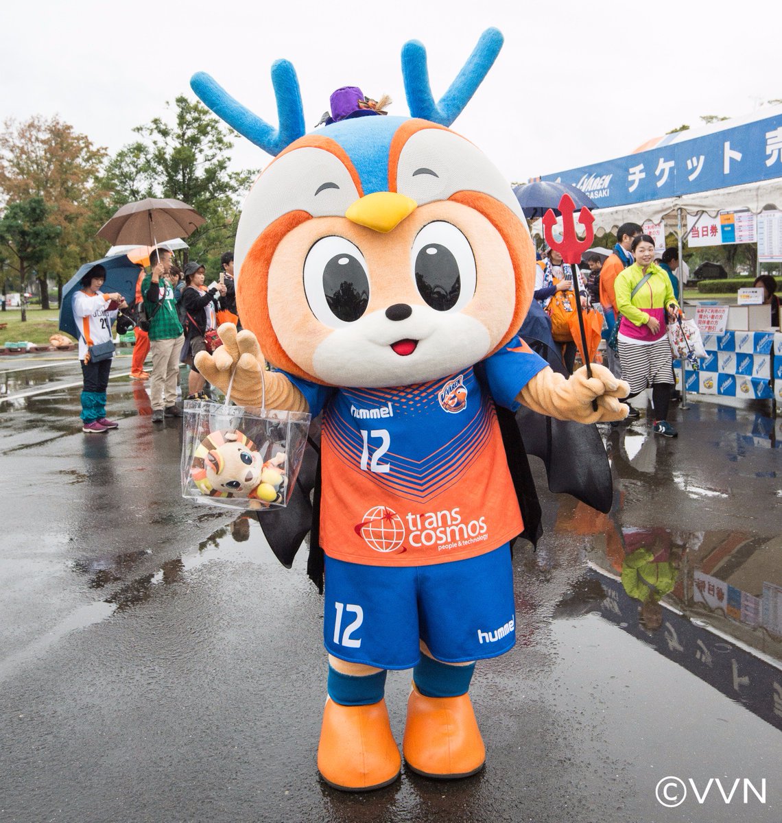 ｖ ファーレン長崎 公式 17マスコット総選挙 毎日２０時は ヴィヴィタイム 本日の ヴィヴィタイム は昨年のハロウィンの１枚 とうひょうしてくれなきゃイタズラしちゃうぞ と言ってはいませんが ぜひ投票お願いします 投票は