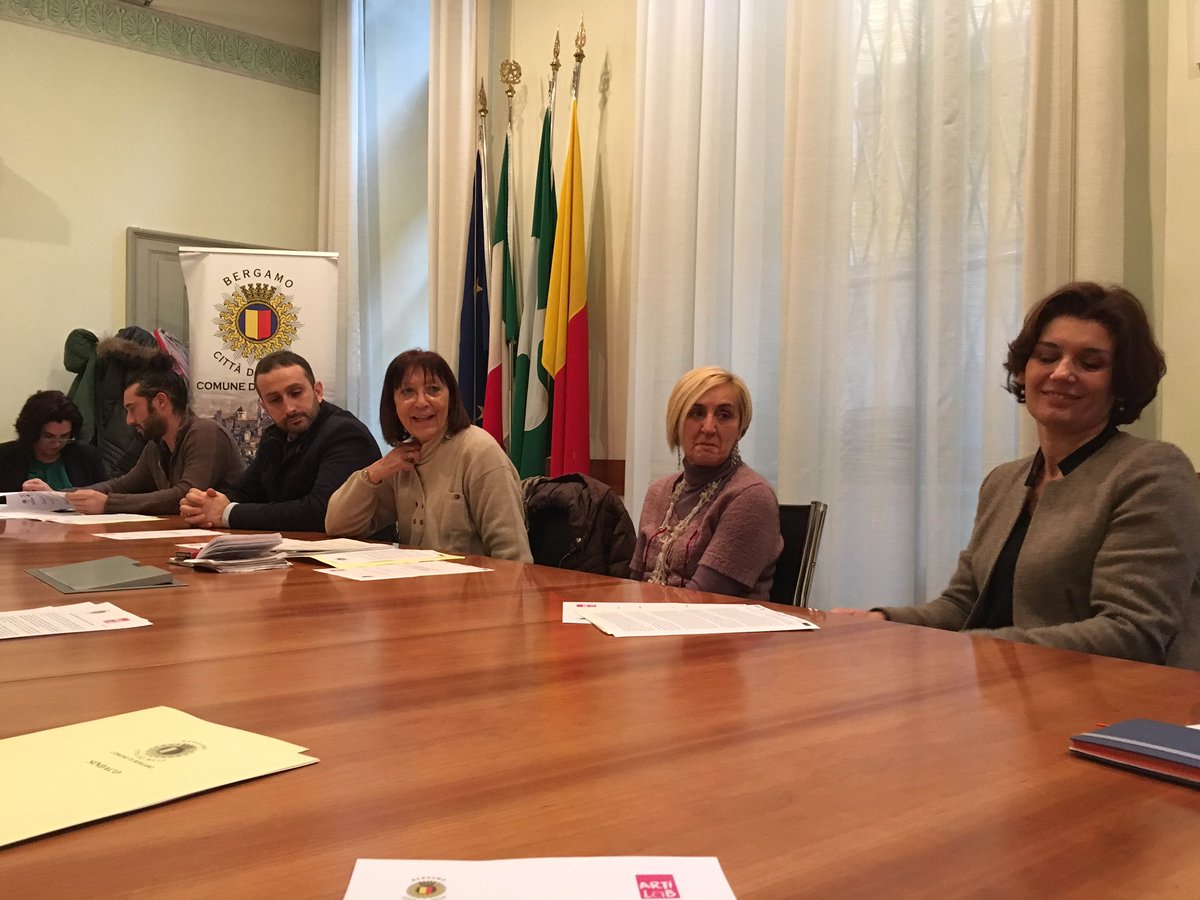 ArchitettiBG's tweet photo. L'architettura scende in campo per l'inclusione sociale al femminile! 
il progetto RespectArtilab è pronto per partire  #respectArtilab https://t.co/b1qJuU7III