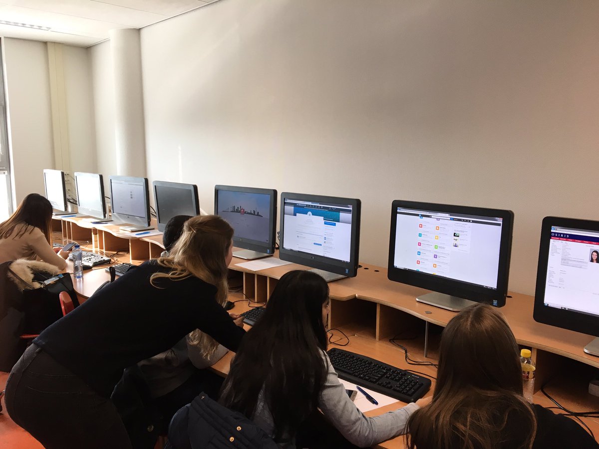 RandstadBI's tweet photo. Vandaag vertellen we de studenten van @hsrotterdam alle ins &amp; outs van LinkedIn! https://t.co/Cq3odRMEUD