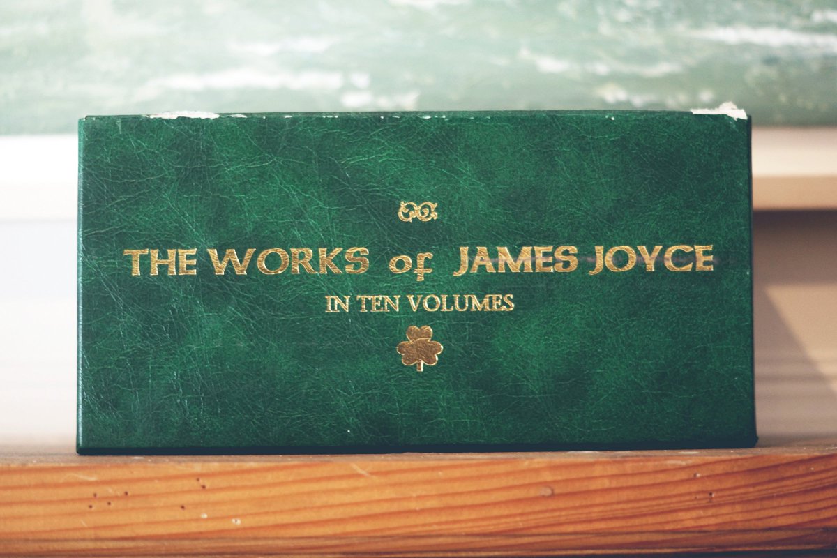 Happy Birthday James Joyce!  Learn about this incredible literary figure at@JamesJoyceCentr bit.ly/1OqoRX4