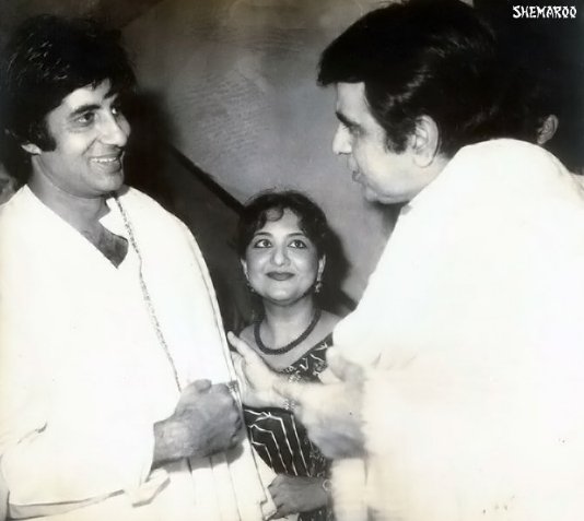 ShemarooEnt's tweet photo. #RarePic of two superstars #AmitabhBachchan &amp; #DilipKumar with Tabassum. 
#BollywoodFlashback https://t.co/ffFNUuGOyX