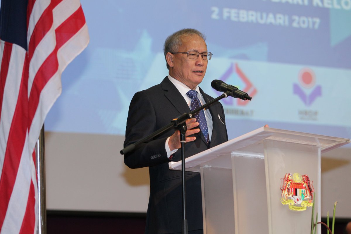 YB DS <a href="/HishammuddinH2O/">Hishammuddin Hussein 🇲🇾</a> &amp; YB DS Richard Riot menyampaikan perutusan sempena Pelancaran &amp; Menandatangani Memorandum Perjanjian Program RPEL.