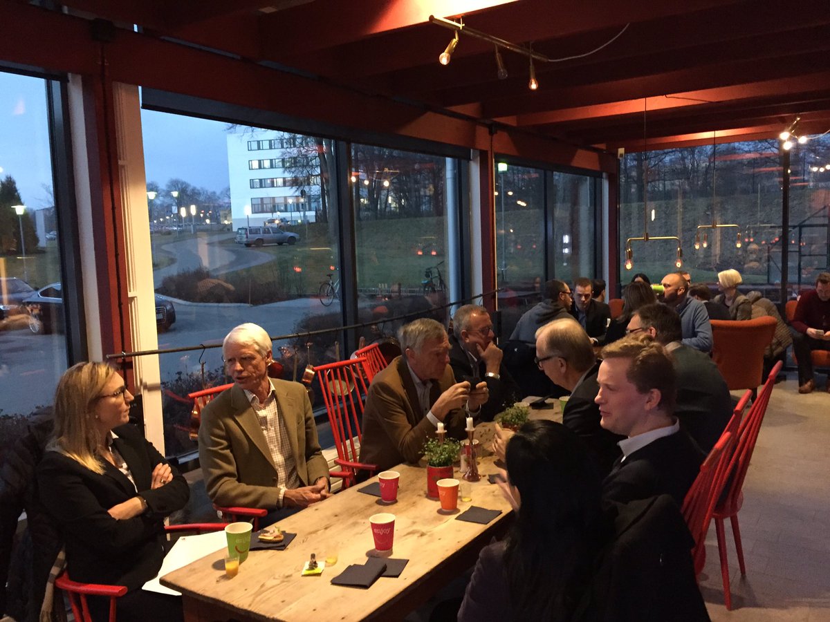 seiving's tweet photo. IT- och industrifokus på företgsfrukost med ISEA, Sogeti och Dialect. #näringslivsforum #skövde #morgonpigg https://t.co/M0qFHECg0G