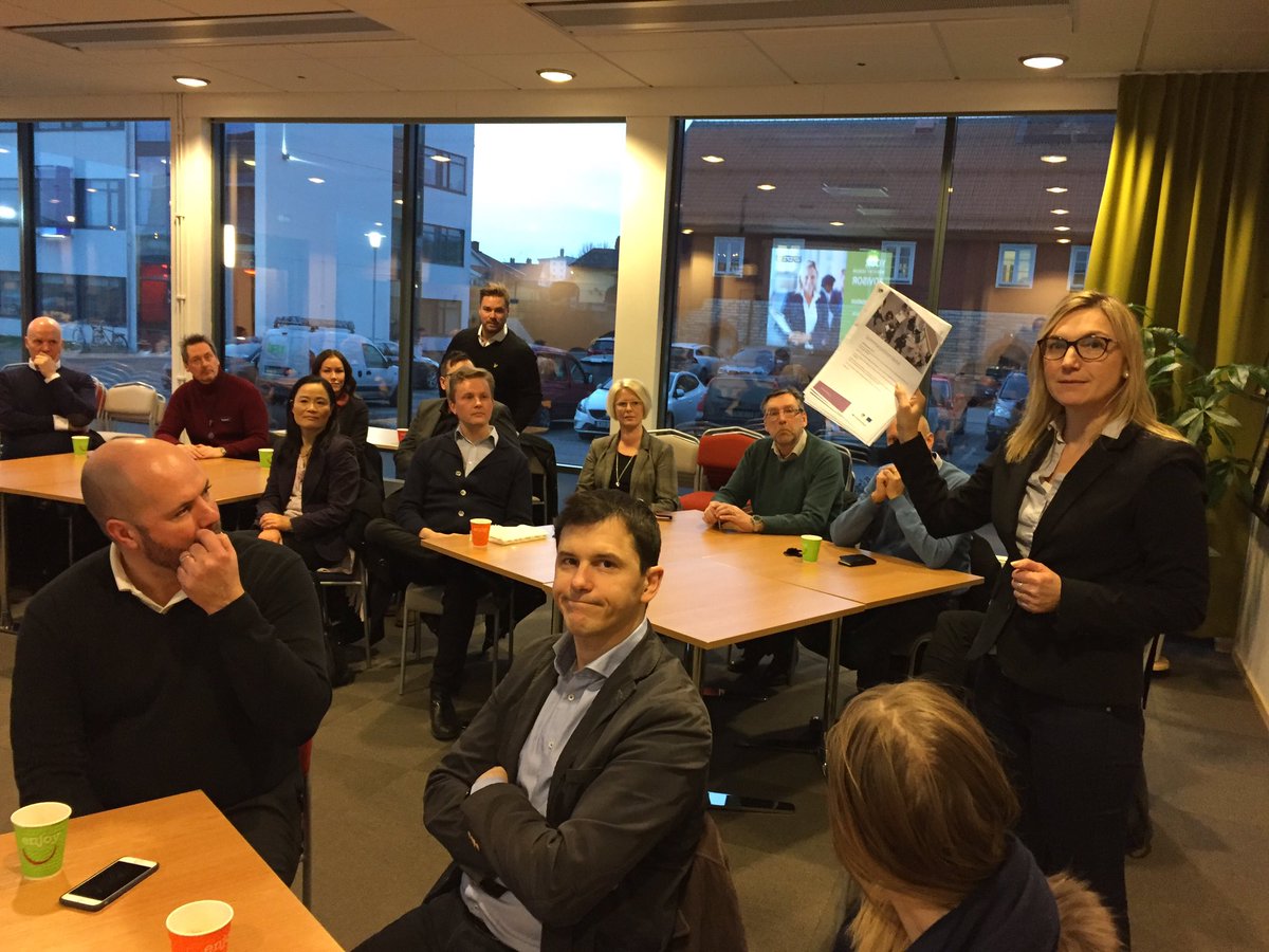 seiving's tweet photo. IT- och industrifokus på företgsfrukost med ISEA, Sogeti och Dialect. #näringslivsforum #skövde #morgonpigg https://t.co/M0qFHECg0G