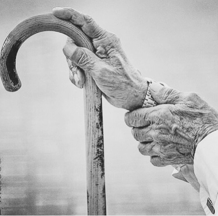 _

يا معين الله على الدنيا يعين 
راحت الدنيا وحنا في عنا.!