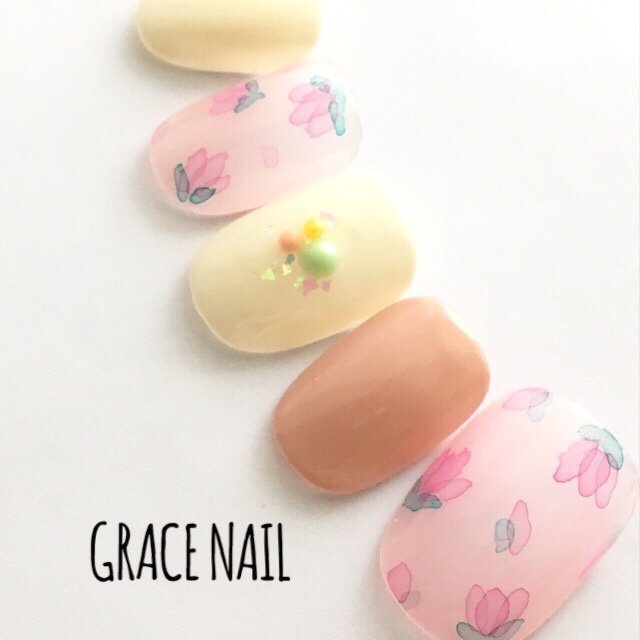 ネイルブック ネイルブックおすすめサロン チューリップのようなたらしこみの小花が春を感じさせます ネイルブックを見た で特典あり グレースネイル 大阪 T Co Fsbryhxp0j ネイルブック Nailbook