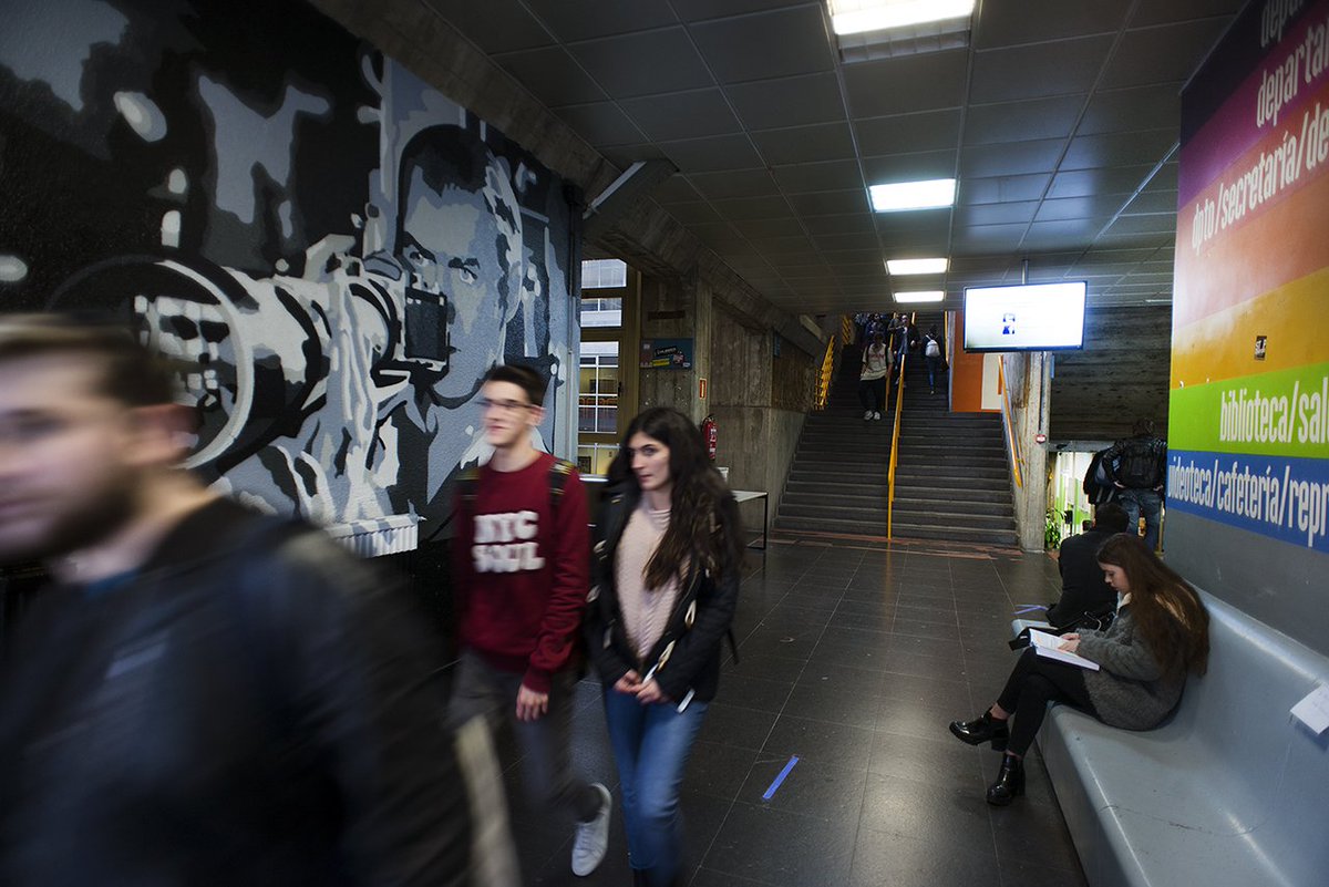 casaestudiante's tweet photo. Murales para no perderse en @UCMccinf por colaboración de #EstudiantesUCM y #ProfesUCM vía @TribunaComplu https://t.co/4AtgiaHfj2 👏👏👏 https://t.co/JuHz9TQ7lK