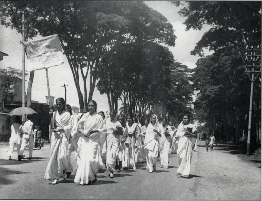 FeminismInIndia's tweet photo. भारत में स्त्री विमर्श और स्त्री संघर्ष: इतिहास के झरोखे से https://t.co/0dX7QwoWfr https://t.co/7hxScSgLMA