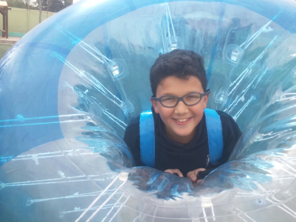 ASGSchool's tweet image. استمتع طلبة صفوف الخامس والسابع بلعبة Bubble Soccer في جو تنافسي رائع مع تناول وجبة الغداء في جو عائلي مميز. 
#BubbleSoccer