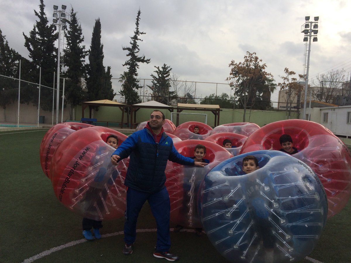 ASGSchool's tweet image. استمتع طلبة صفوف الخامس والسابع بلعبة Bubble Soccer في جو تنافسي رائع مع تناول وجبة الغداء في جو عائلي مميز. 
#BubbleSoccer