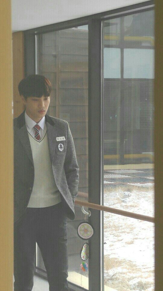 24gold_'s tweet photo. 시경이는 왜 누구 옆에만 서면 쪼꼬미가 되지 https://t.co/Hc1GGyvTAH