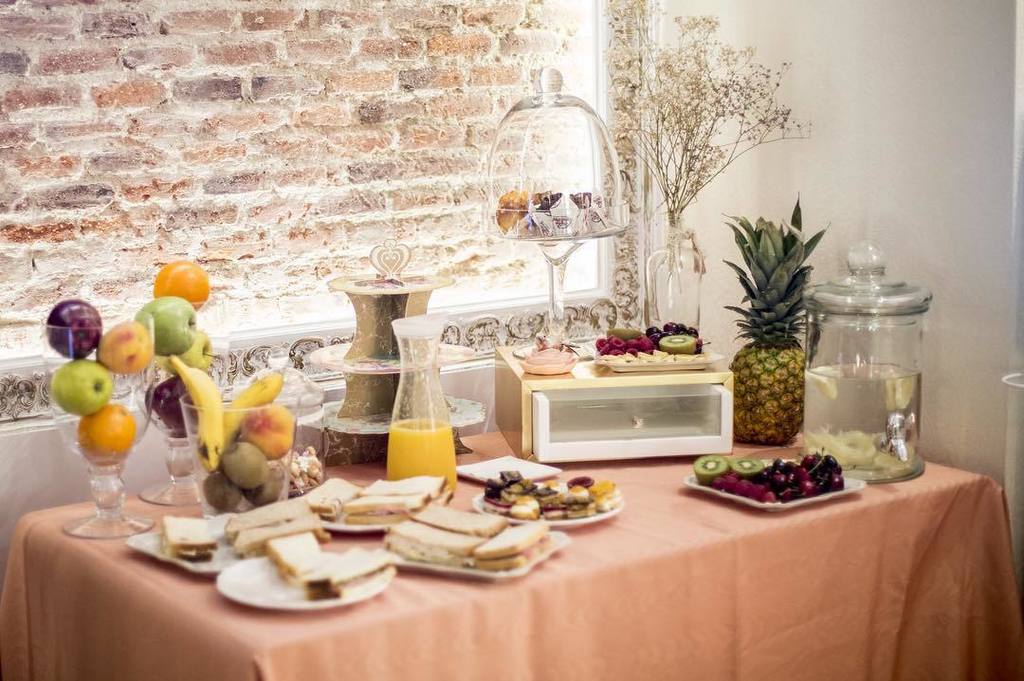 NievesTimor's tweet photo. Que buenos desayunos preparamos para los cursos de automaquillaje en grupo. Sanos y energé… https://t.co/zwVG3a2AB1 https://t.co/5cSdHILdhA