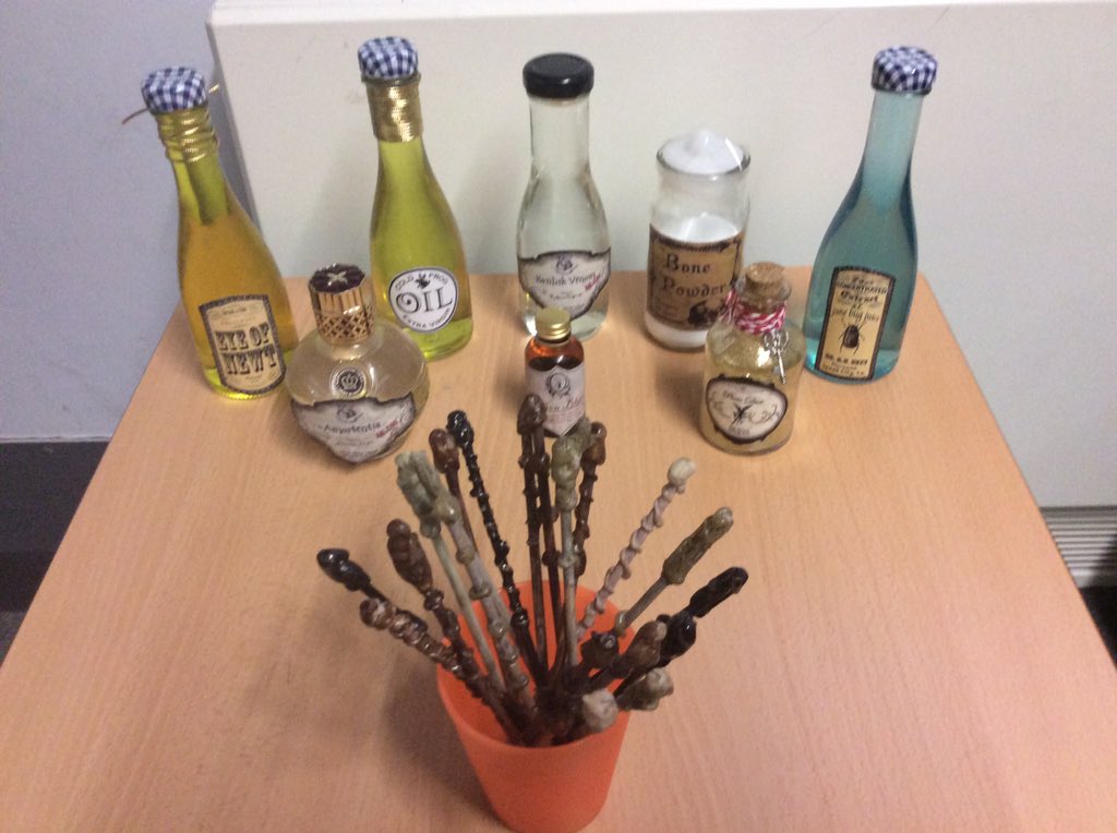 MissGreenWLA's tweet photo. Potions! ⚡️ #HogwartsAtWLA2017 https://t.co/qHWvWPmQfp