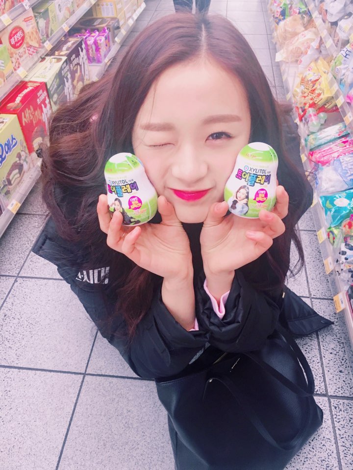APRIL_DSPmedia's tweet photo. [Photo]
요즘 이게 그렇게 인기가 좋다던데요?
롯데 토이플레이 껌도 맛보고,
진솔이도 만나보고! 1석 2조🤣 https://t.co/tNdc03oRJW