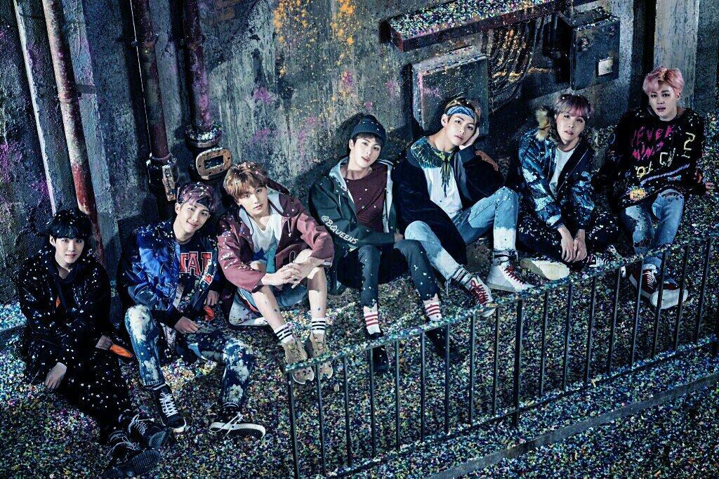 krizza_portun's tweet image. YOU NEVER WALK ALONE CONCEPT PHOTOS 1
#BANGTAN #EDITED #NIGHTVERSION 💞