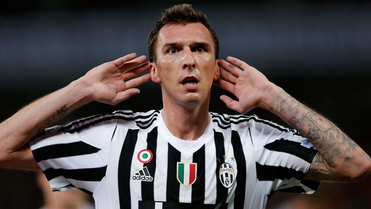resoett's tweet photo. Ho scritto che odio #mandzukic su @CrampiSportivi e ora raccolgo le mie cose e scappo in Messico. Ciao mamma 👋 https://t.co/VmrCuJLhl5 https://t.co/NMwl92bEuM