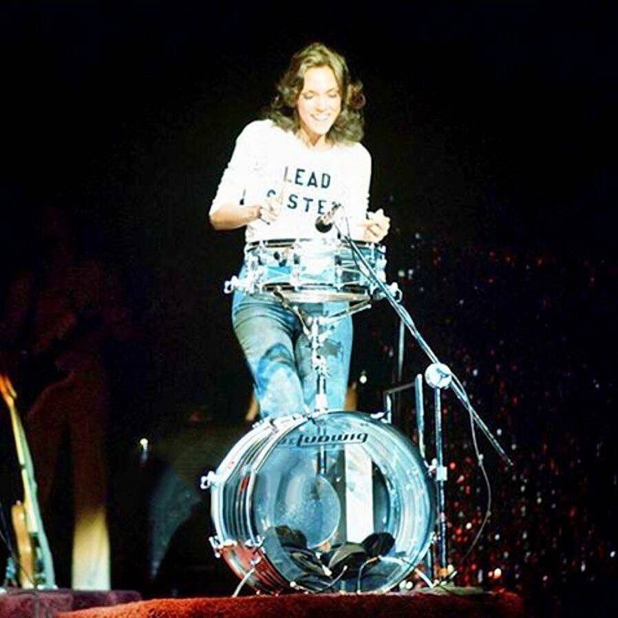 Throw-Back-Thursday to 1976 featuring the late great Karen Carpenter.  An amazing Ludwig Artist in all styles.  Playing a Vistalite Snare.