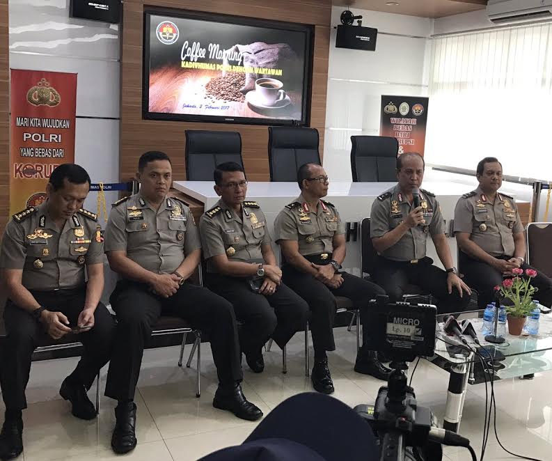 RadioElshinta's tweet photo. Polri akan analisis isu penyadapan #NewsAndTalk https://t.co/OEUxsXD4Ku  https://t.co/W2r0kKE2dZ