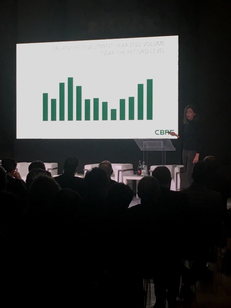 roberto_ventre's tweet photo. @RaffaellaPinto1 on the stage.
#perspective17 @CBREItaly @cbreRetail #p17 #Milano #cre https://t.co/DVt35ydwc5