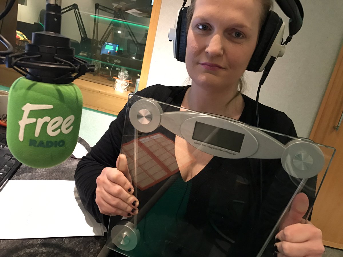 jdandroisin's tweet photo. SCALES HAVE ARRIVED!! Let's see how Roisin gets on! #LiveWeighIn #MomentOfTruth https://t.co/Hcjct43uPA