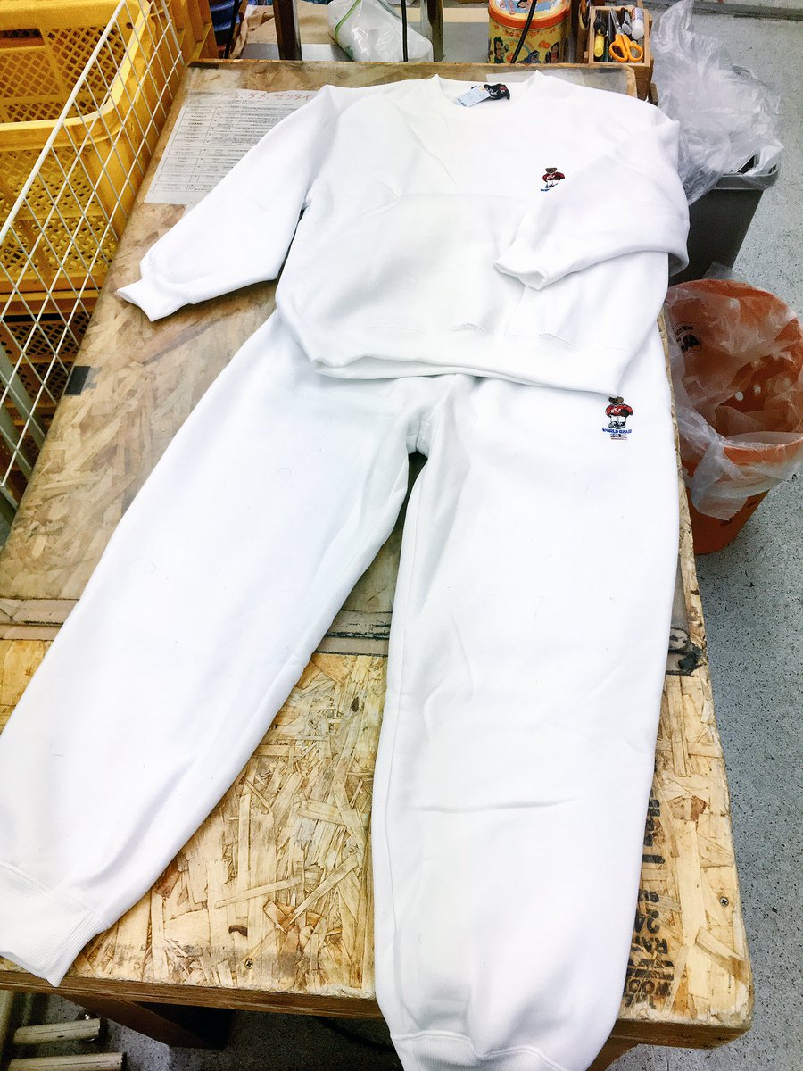 kingfamilyKANTO's tweet photo. 【北本店】
スエットセットアップ
-WORLD BEAR-
size-M
¥1450+tax
パジャマにトレーナーにちょっとそこのコンビニように!
スエットセットアップはあって困りません!
#古着屋
#セットアップ
#スエット
#古着屋
#WORLDBEAR https://t.co/Ly9yzggzkH