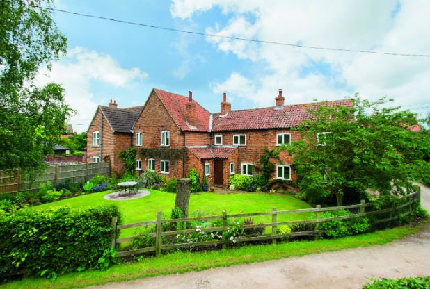AntcliffKaren's tweet photo. 200-year-old cottage in Notts village of #Shelford goes on sale for half-a-million pounds | Nottingham Post https://t.co/XUIA0drJQZ https://t.co/yoTBsvr37d