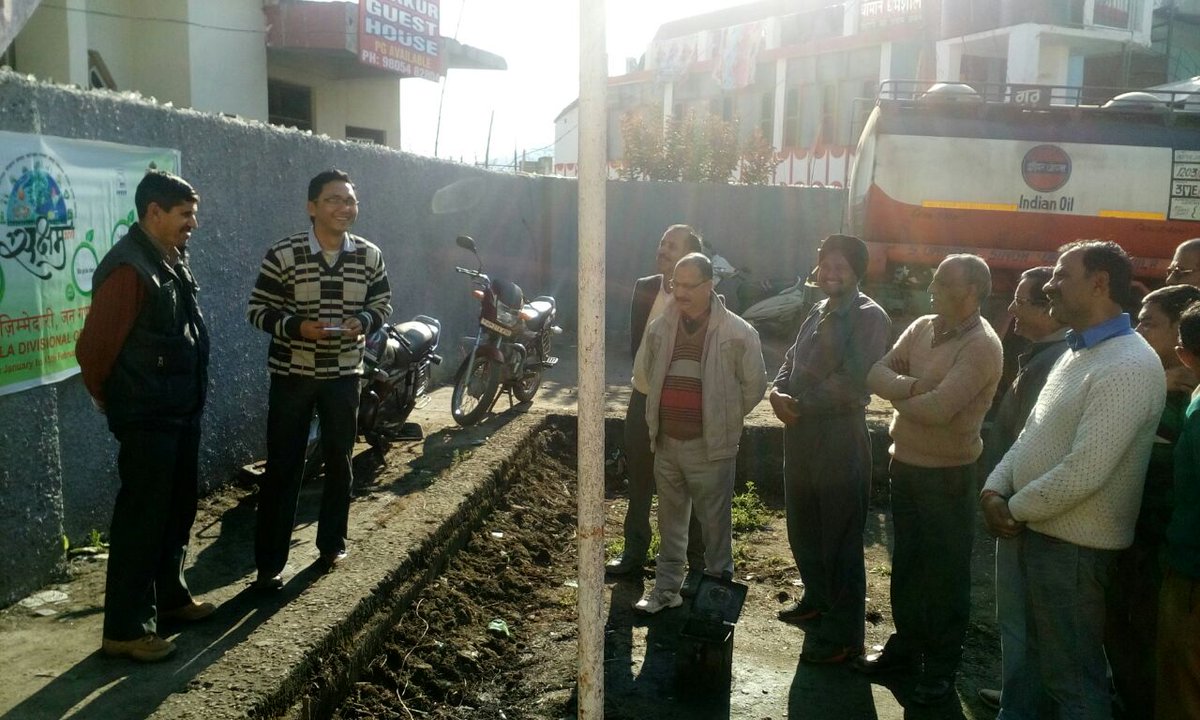 ioclhp's tweet photo. Special Drive for #HimachalRoadways was conducted at HRTC Hamirpur depot on #FuelConservation under #saksham2017 #SaveFuelSaveMoney. https://t.co/nQy9914f1A