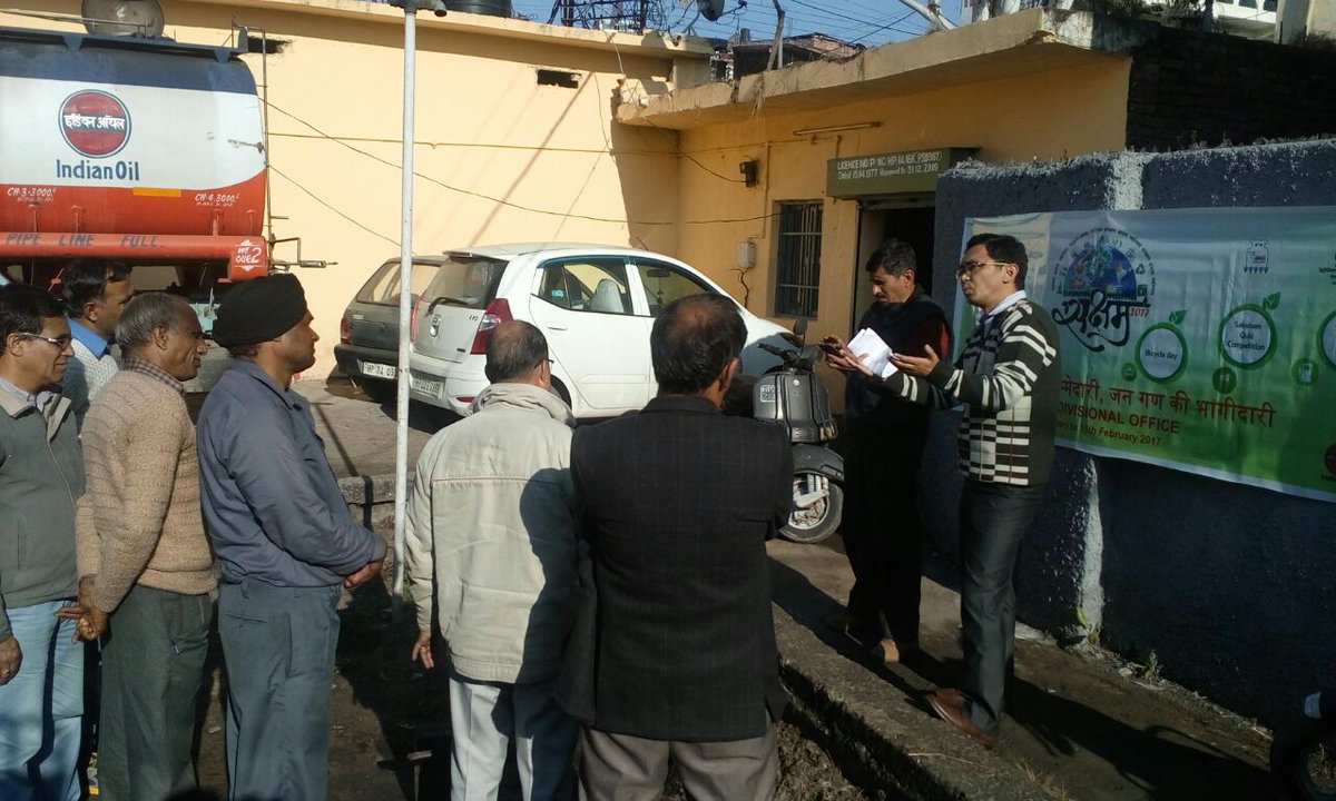 ioclhp's tweet photo. Special Drive for #HimachalRoadways was conducted at HRTC Hamirpur depot on #FuelConservation under #saksham2017 #SaveFuelSaveMoney. https://t.co/nQy9914f1A