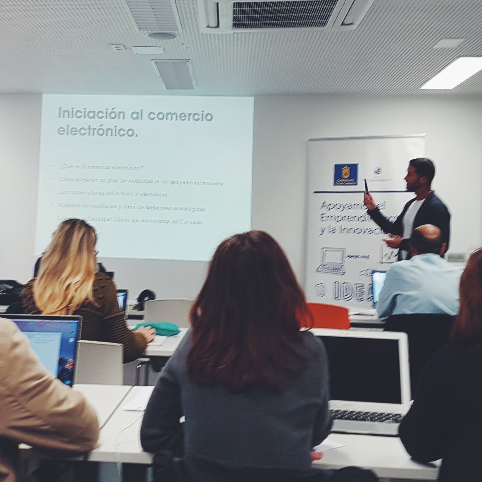 2mcgroup's tweet image. El pasado 27 de enero nuestro CEO Edgar Aldaz impartiendo en la @SPEGC "Iniciación al Comercio Electrónico". GRACIAS a todos.