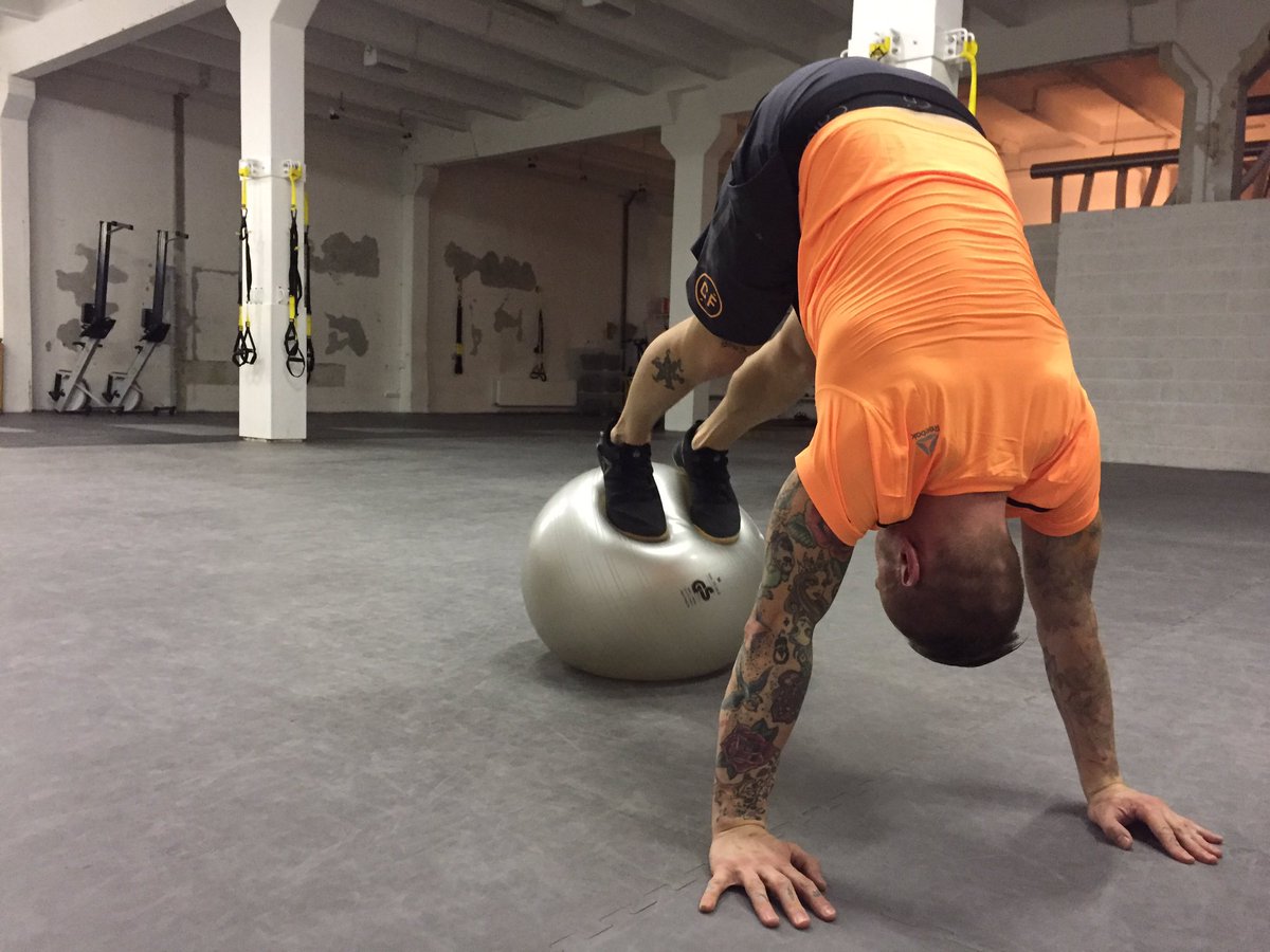 kasozo's tweet image. Pike for core! #bringthecool #activchill #reebok #reeboklv #train #training  @reebok