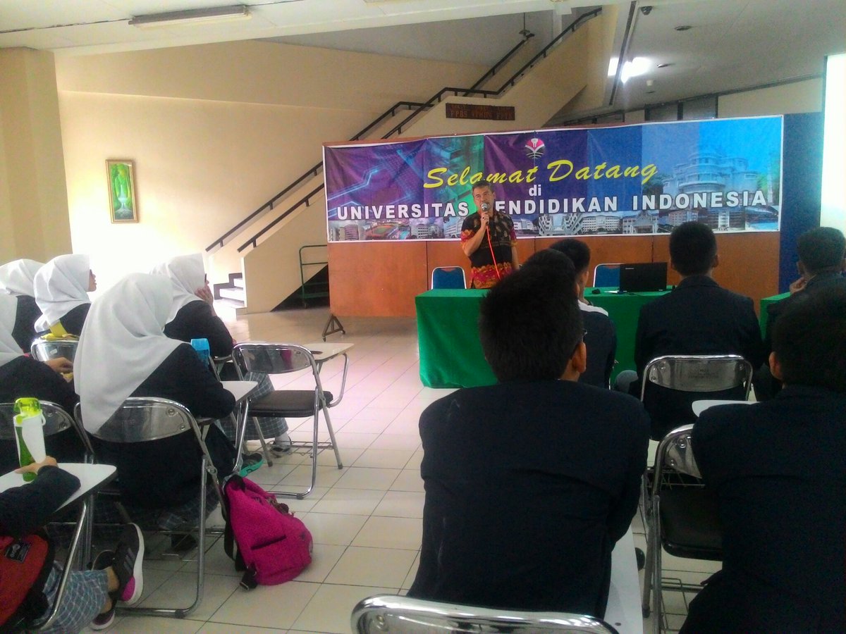 dhischool's tweet photo. university visit to @upi_bandung https://t.co/sMq4CzkpoD