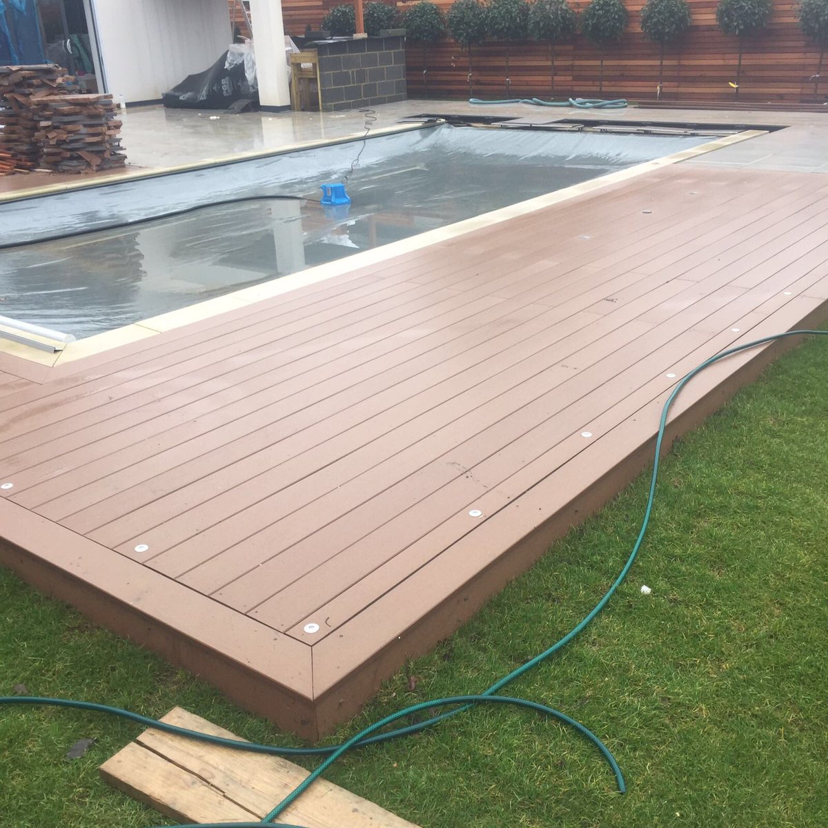 eleganticltd's tweet photo. Our carpenters are fitting #garden #decking & #clading today. Anyone need fitters? Eleganticltd@yahoo.co.uk @WRPTimber @InteriorDesign https://t.co/96FwGrp6uO