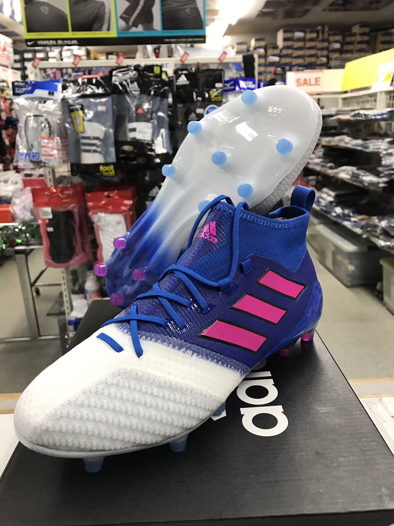 تويتر サッカーショップ スポーツランド على تويتر 新着商品 Adidas エース 17 1プライムニット Fg Ag 前足部中央はソフト加工 両サイドは立体グリップ加工がなされた進化版プライムニットアッパーが正確なボールコントロール精度に貢献 T Co