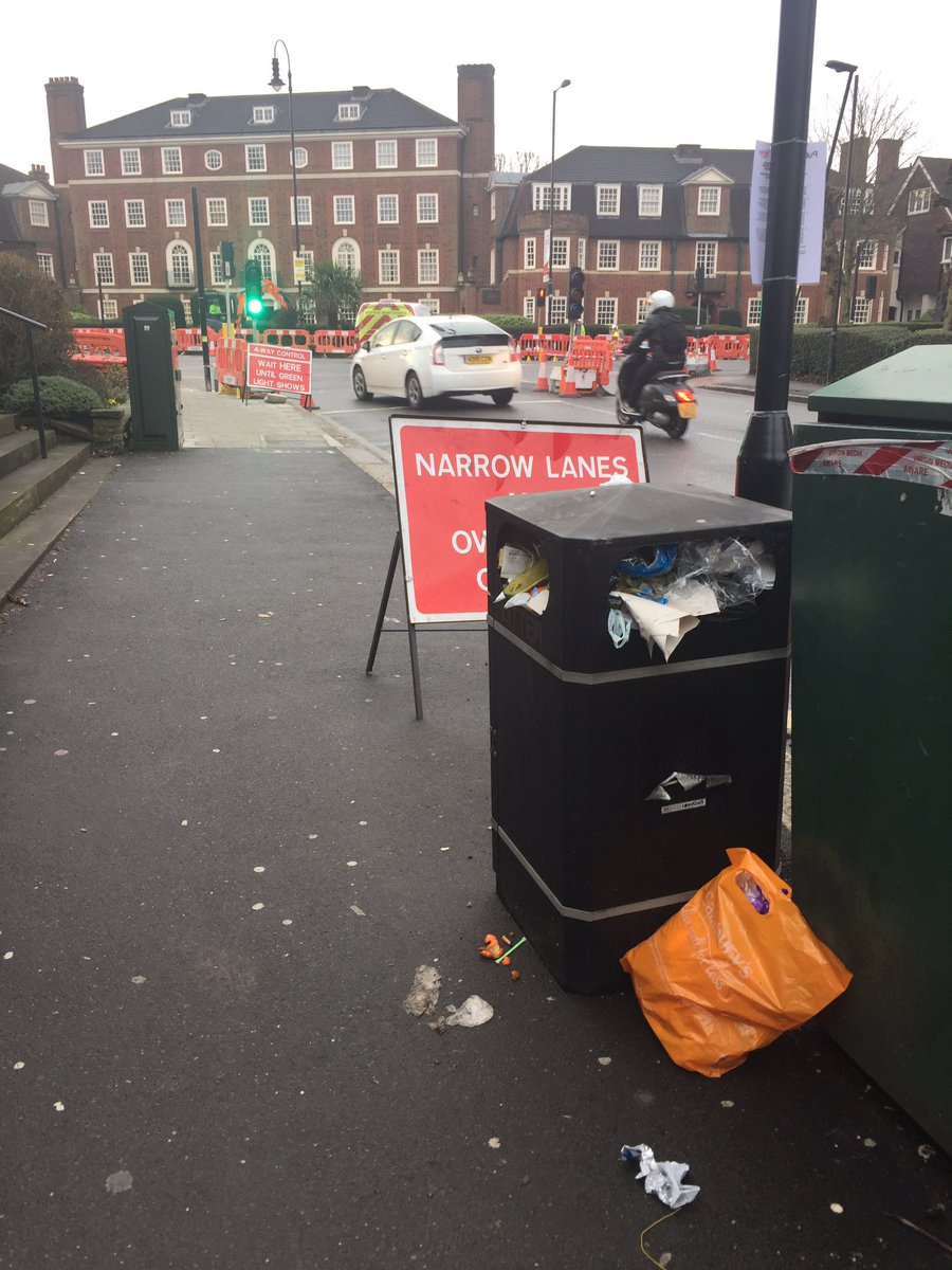 na1edi's tweet photo. oh come on @haringeycouncil this bin has been exploding for days on #tetherdown. sort it out!! #refuse #refusal @MuswellHillN10 @Muswellife https://t.co/QNZw6fmt0a