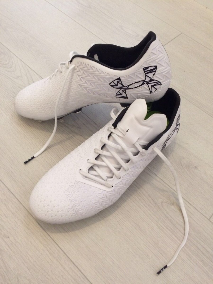 LeighHalfpenny1's tweet photo. Serious set of wheels these: @UnderArmourUK ClutchFit 3.0 #IWILL https://t.co/4GptJ5To0S