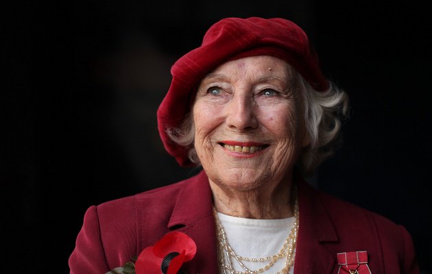 Singer becomes the oldest person to ever release an album trib.al/NTwby8s