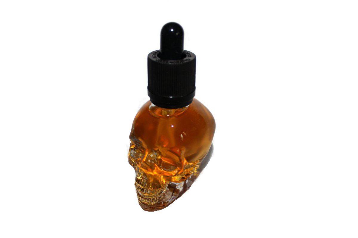 SkullLabs's tweet photo. "It is most certainly a premium juice, and the glass skull bottle is awesome." Review of Devils Brew by @RyRebel https://t.co/6KkNqEVb7J https://t.co/WBoyfotHZb
