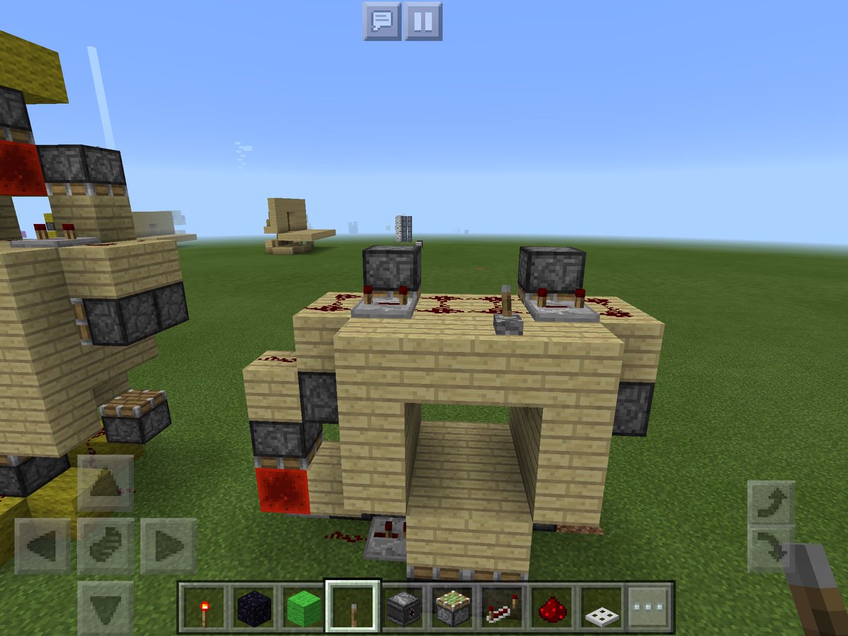 Minecraft赤石回路紹介bot ピストンの見えない隠し扉裏話 僕がここまで小型化できたのは偶然ピストンリリース直後1 5時代に作った同機能のものを発見できたからです それには僕がすっかり盲点だったあるブロックが使われていました 縦に小さい旧型 横